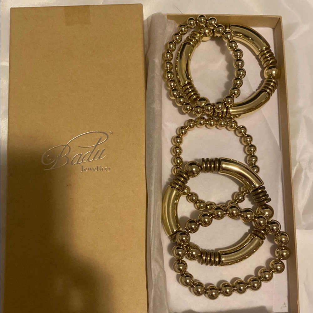 Gold Textured Bangle Set with Ornate Design